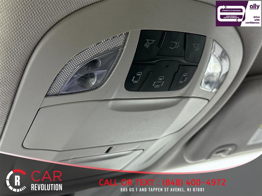 Used 2023 Chrysler Pacifica Touring-L FWD image 31