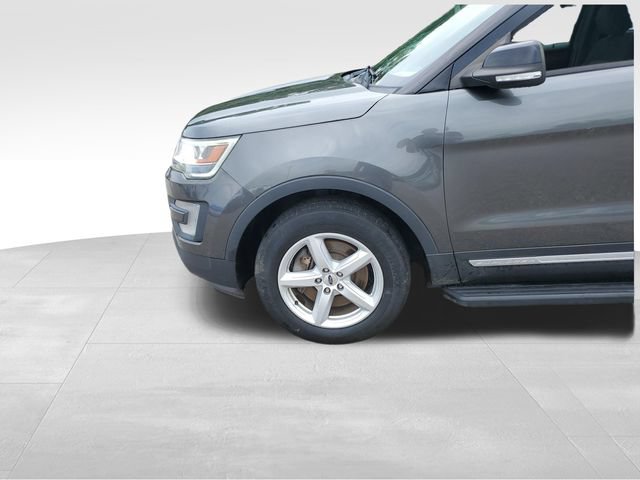 Used 2017 Ford Explorer XLT AWD/4WD image 8