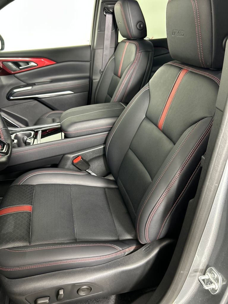 Certified 2025 Chevrolet Traverse RS w/ LPO, Floor Liner Package image 19