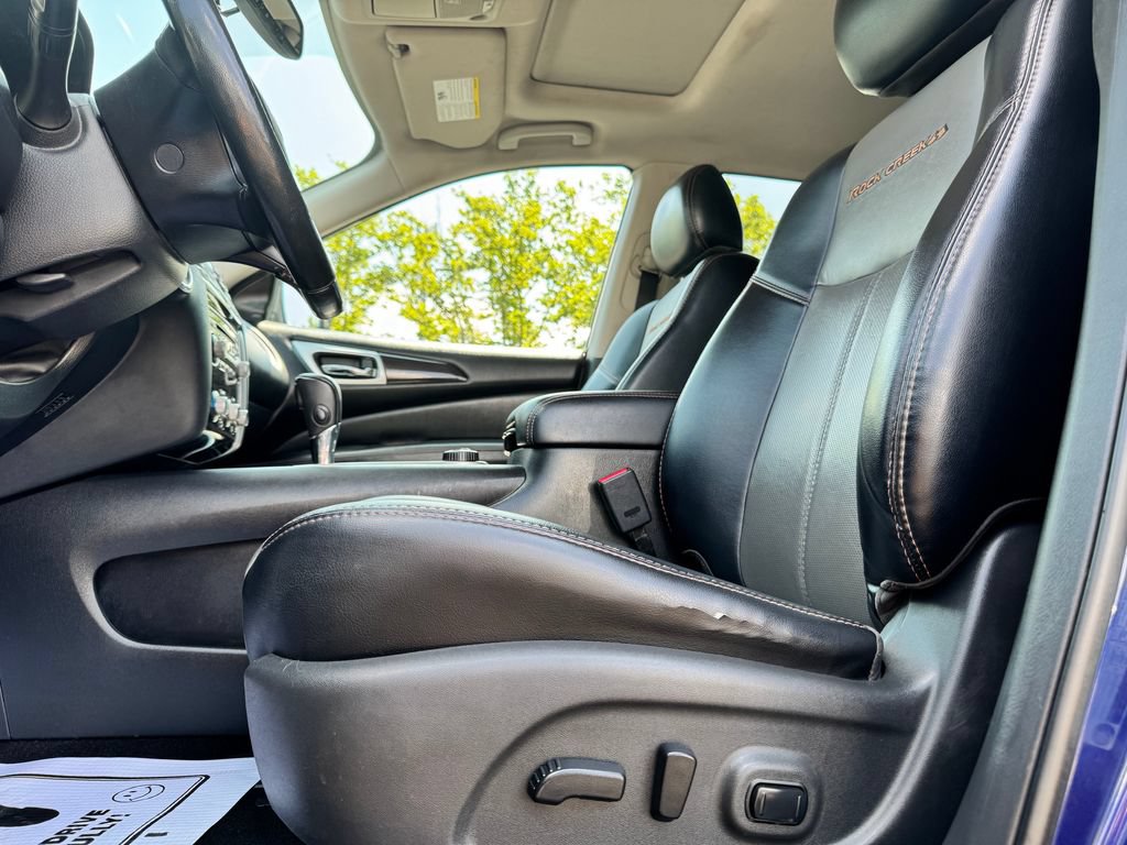 Used 2019 Nissan Pathfinder SL AWD/4WD image 21