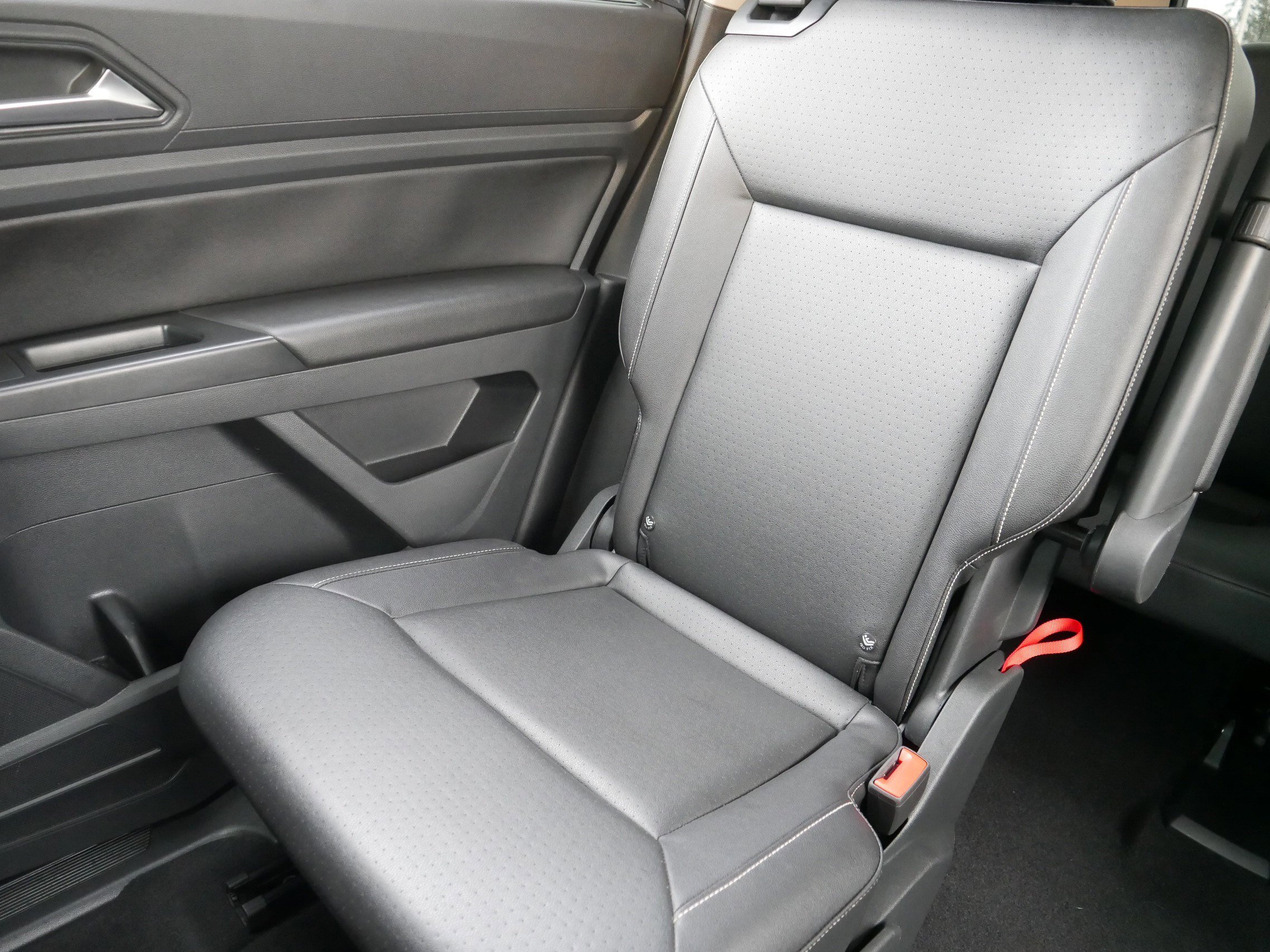 Used 2021 Volkswagen Atlas SE image 12