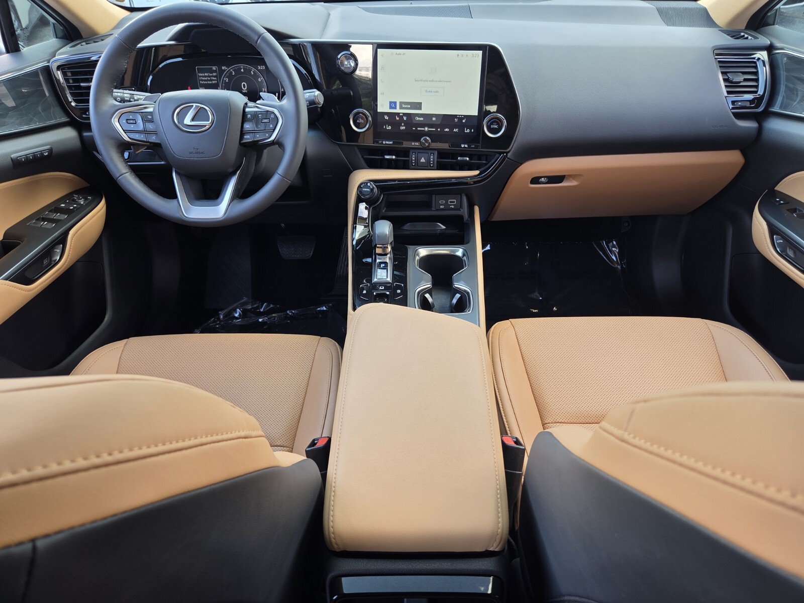 Used 2025 Lexus NX 250 FWD w/ Towing Package (2000 Lbs) image 13