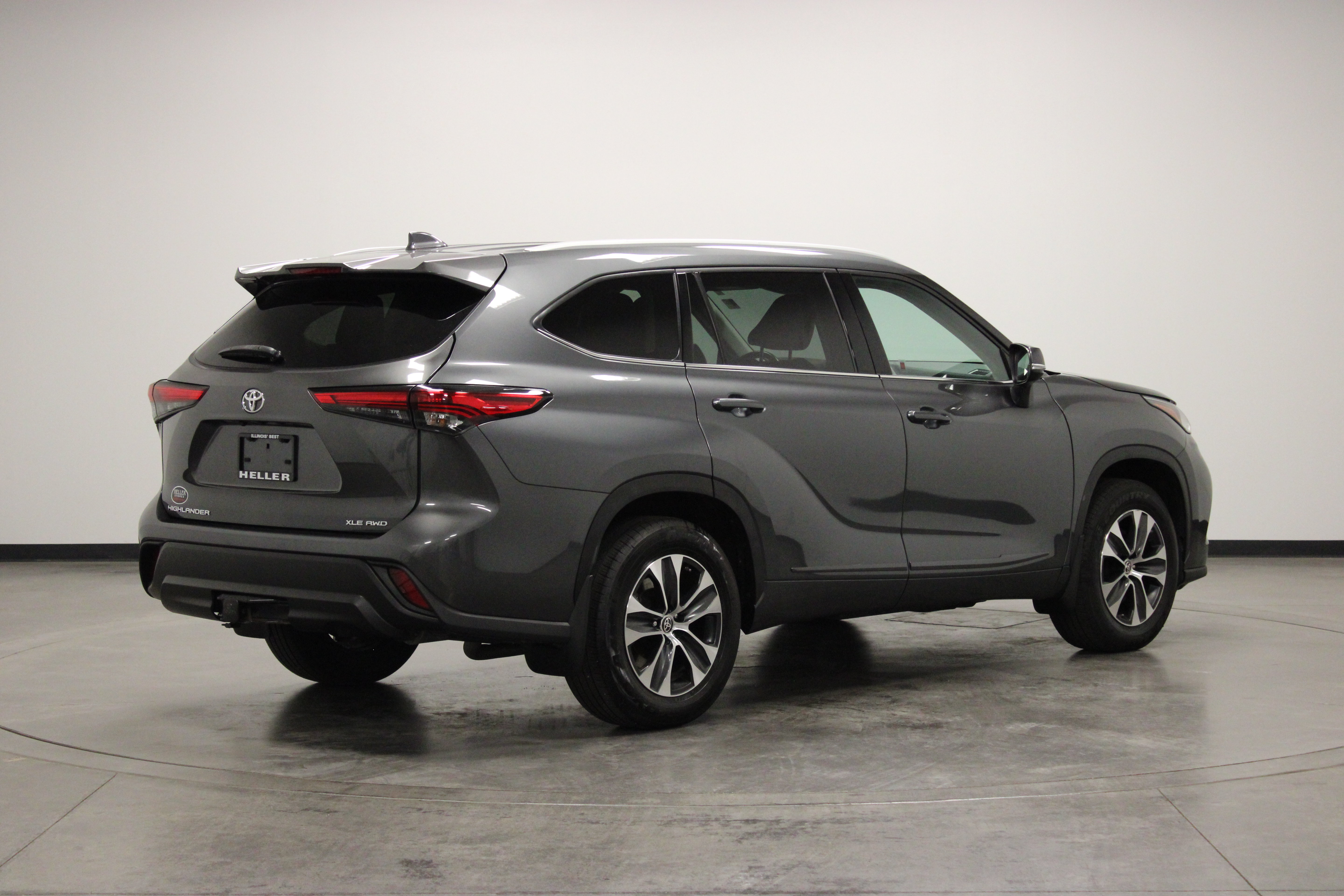 Used 2022 Toyota Highlander XLE AWD/4WD image 8
