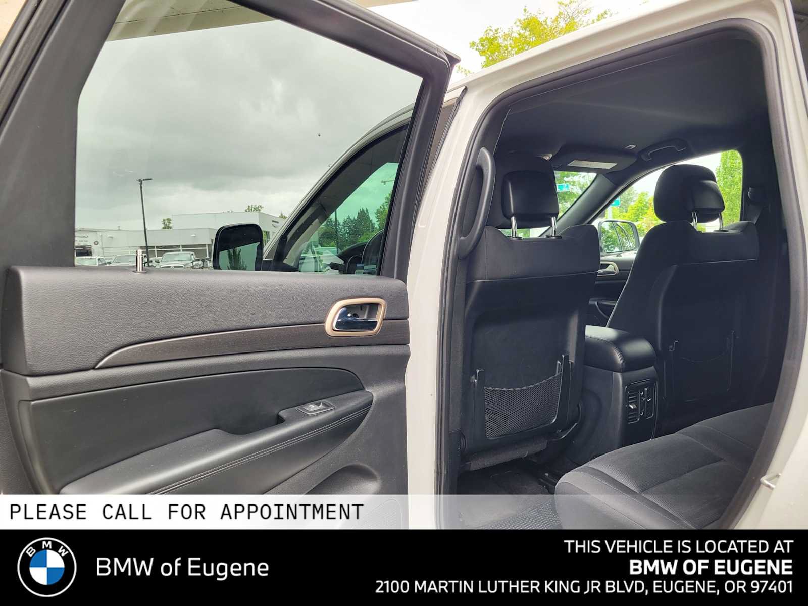 Used 2017 Jeep Grand Cherokee Laredo AWD/4WD image 19
