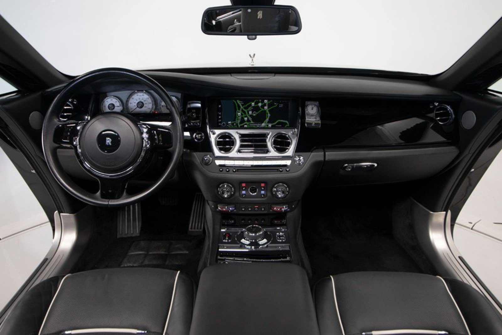 Used 2018 Rolls-Royce Dawn image 24