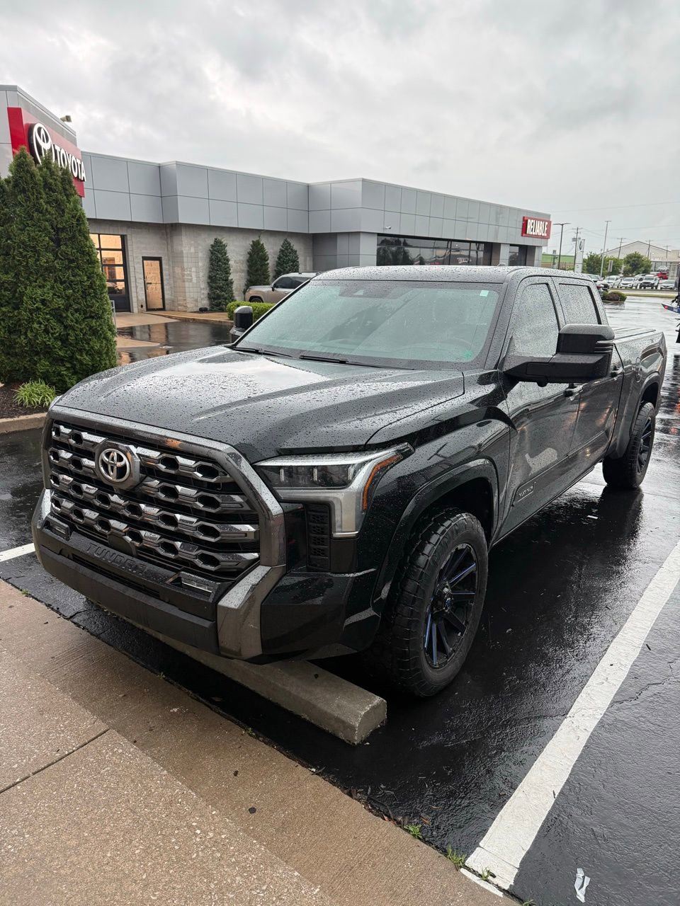 Used 2023 Toyota Tundra Platinum AWD/4WD image 2