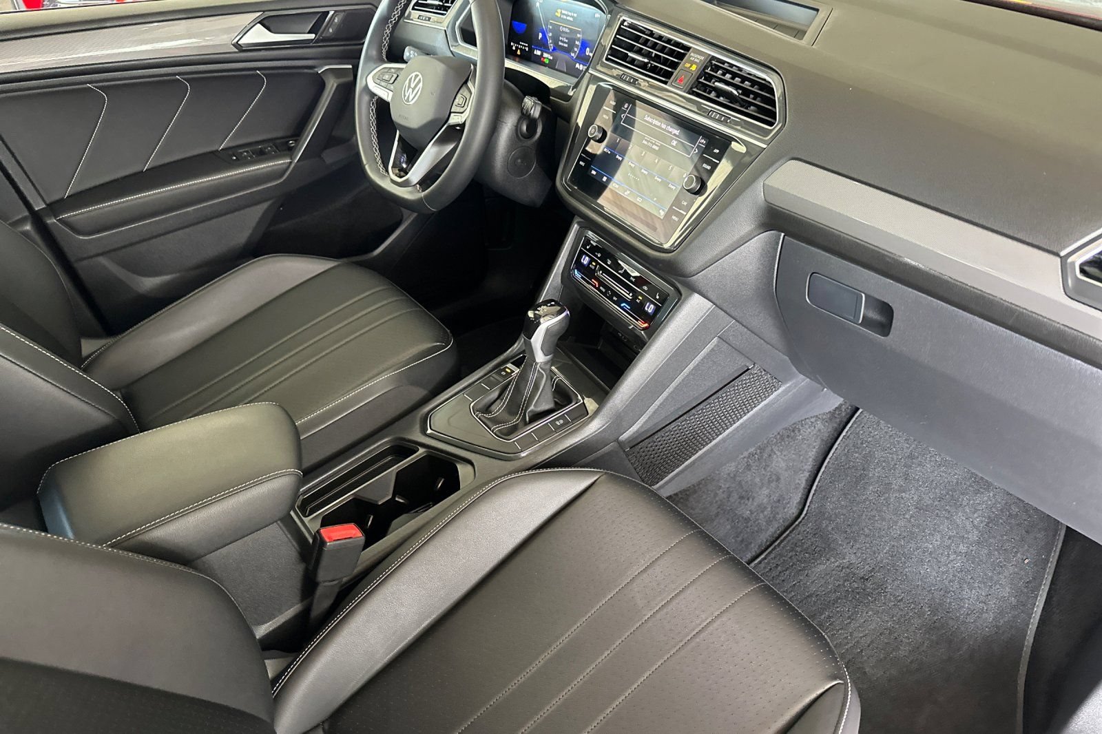 Used 2023 Volkswagen Tiguan SE FWD image 17