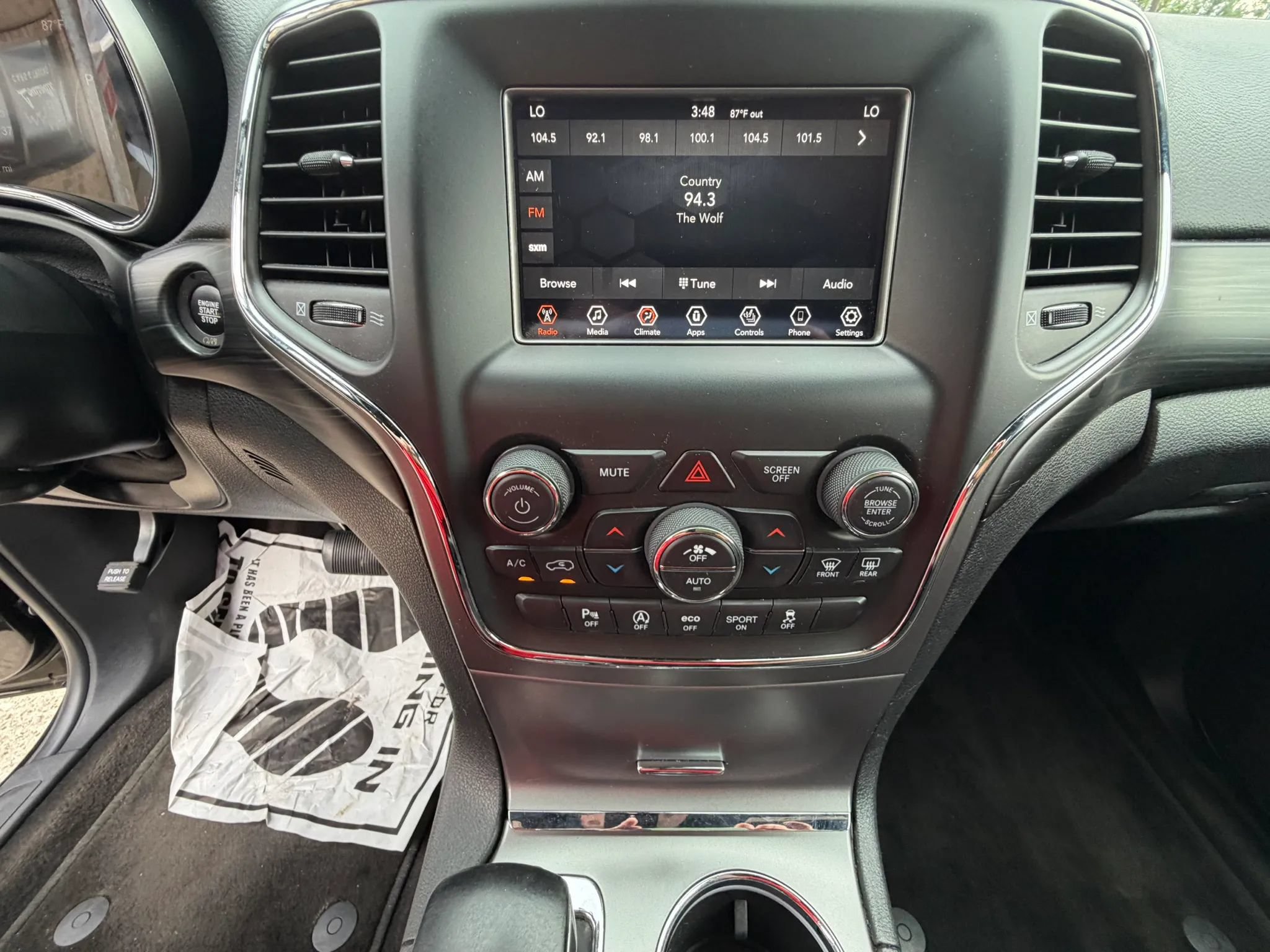Used 2019 Jeep Grand Cherokee Laredo AWD/4WD image 23