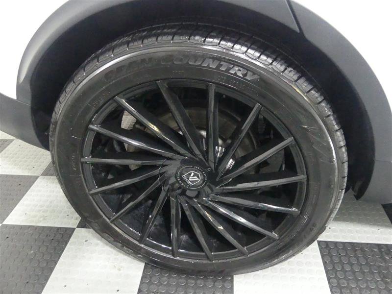 Used 2017 Land Rover Discovery HSE image 16