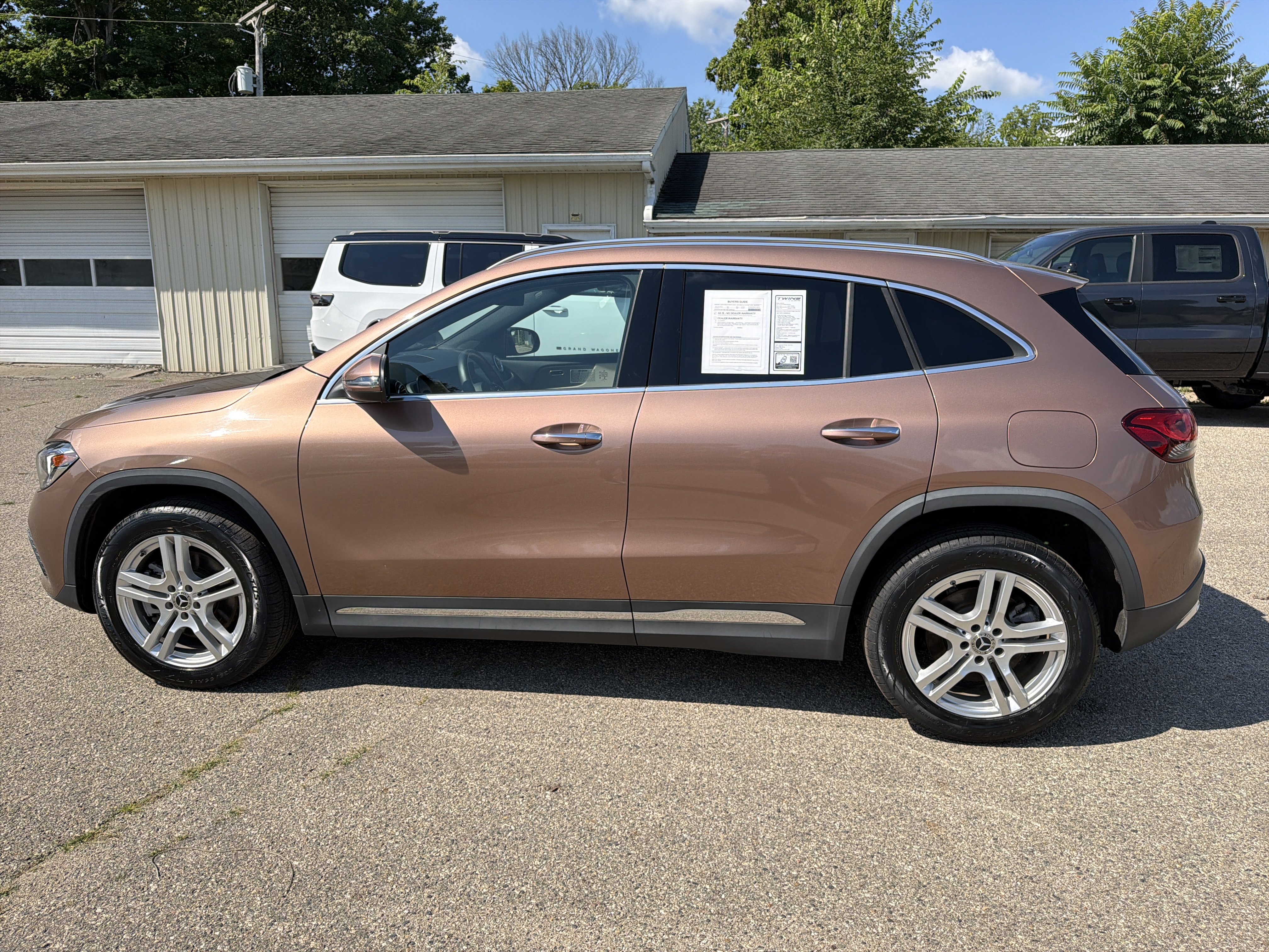 Used 2022 Mercedes-Benz GLA 250 4MATIC w/ Premium Package Lite image 11