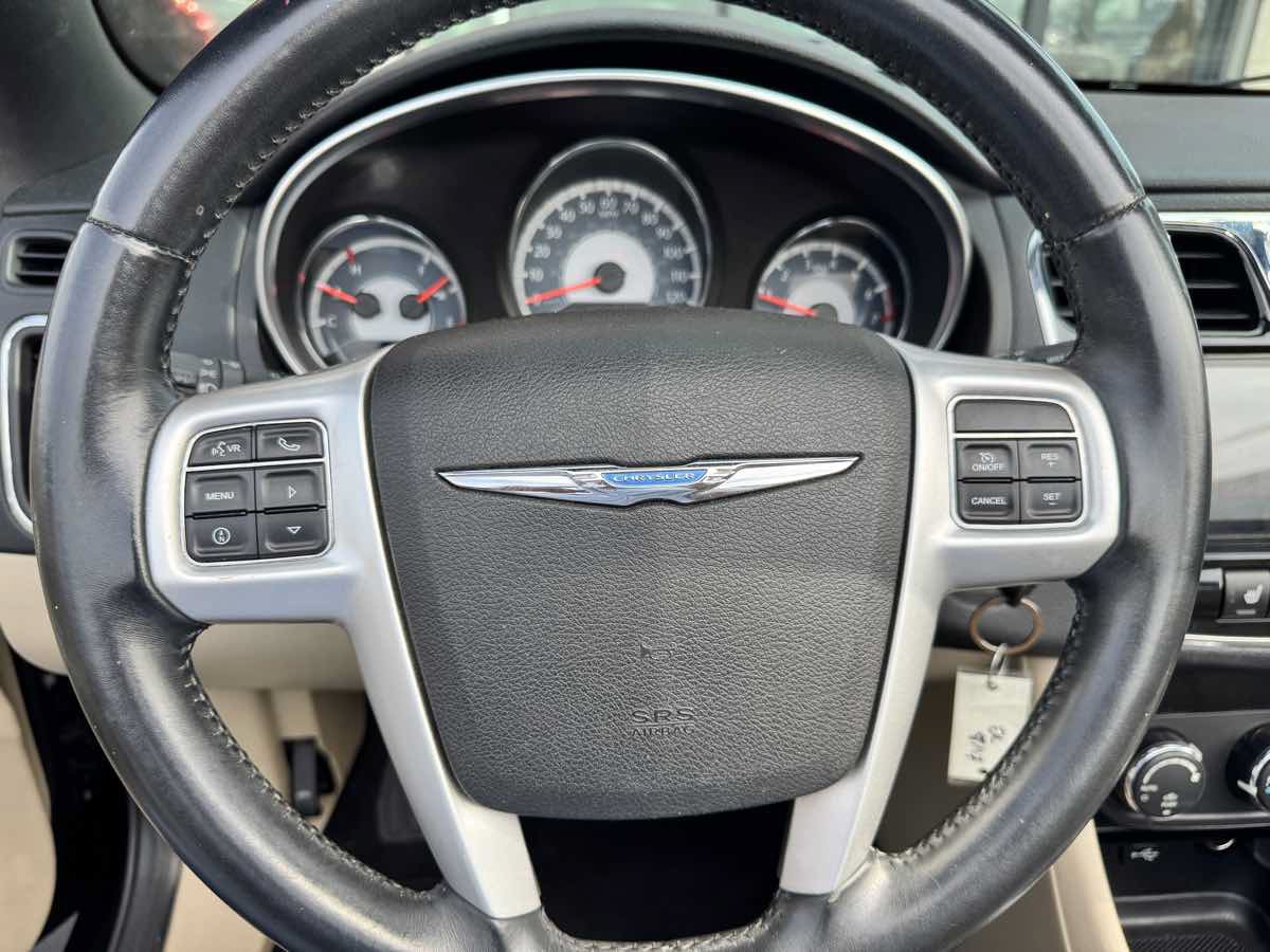 Used 2013 Chrysler 200 Limited FWD image 40