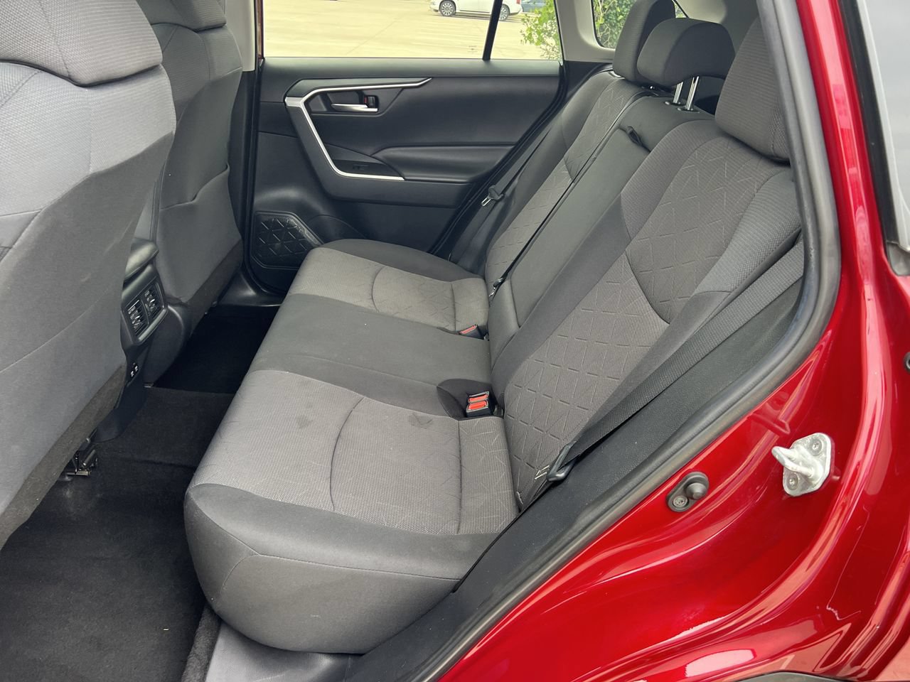 Used 2019 Toyota RAV4 XLE w/ Convenience Package FWD image 10