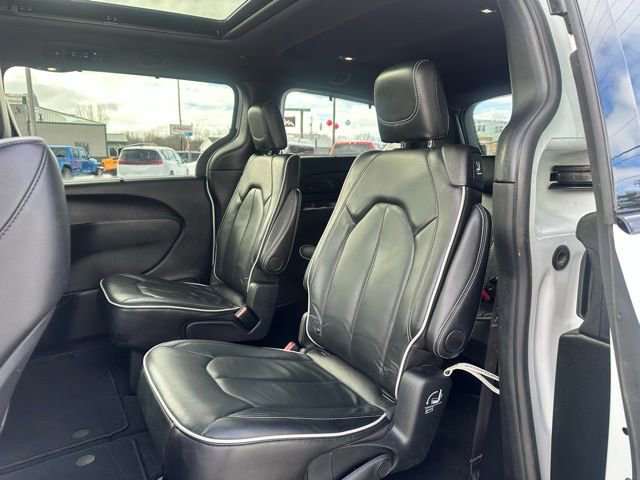 Used 2025 Chrysler Pacifica Limited FWD image 21
