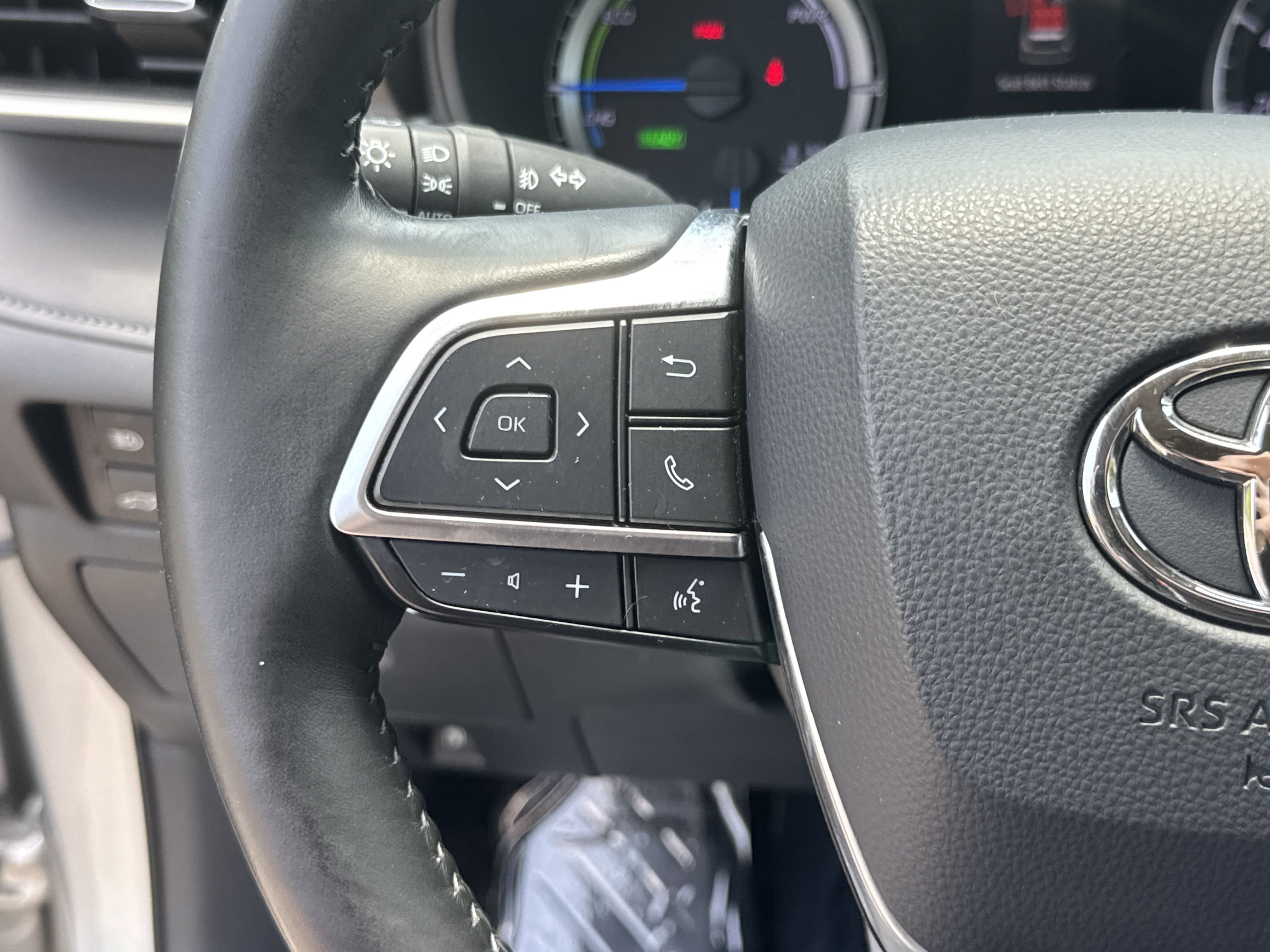 Used 2020 Toyota Highlander LE image 27