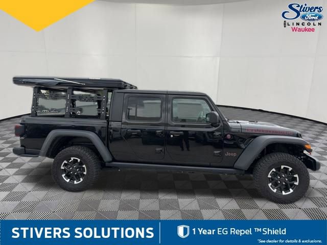 Used 2024 Jeep Gladiator Rubicon w/ Technology Group AWD/4WD image 5