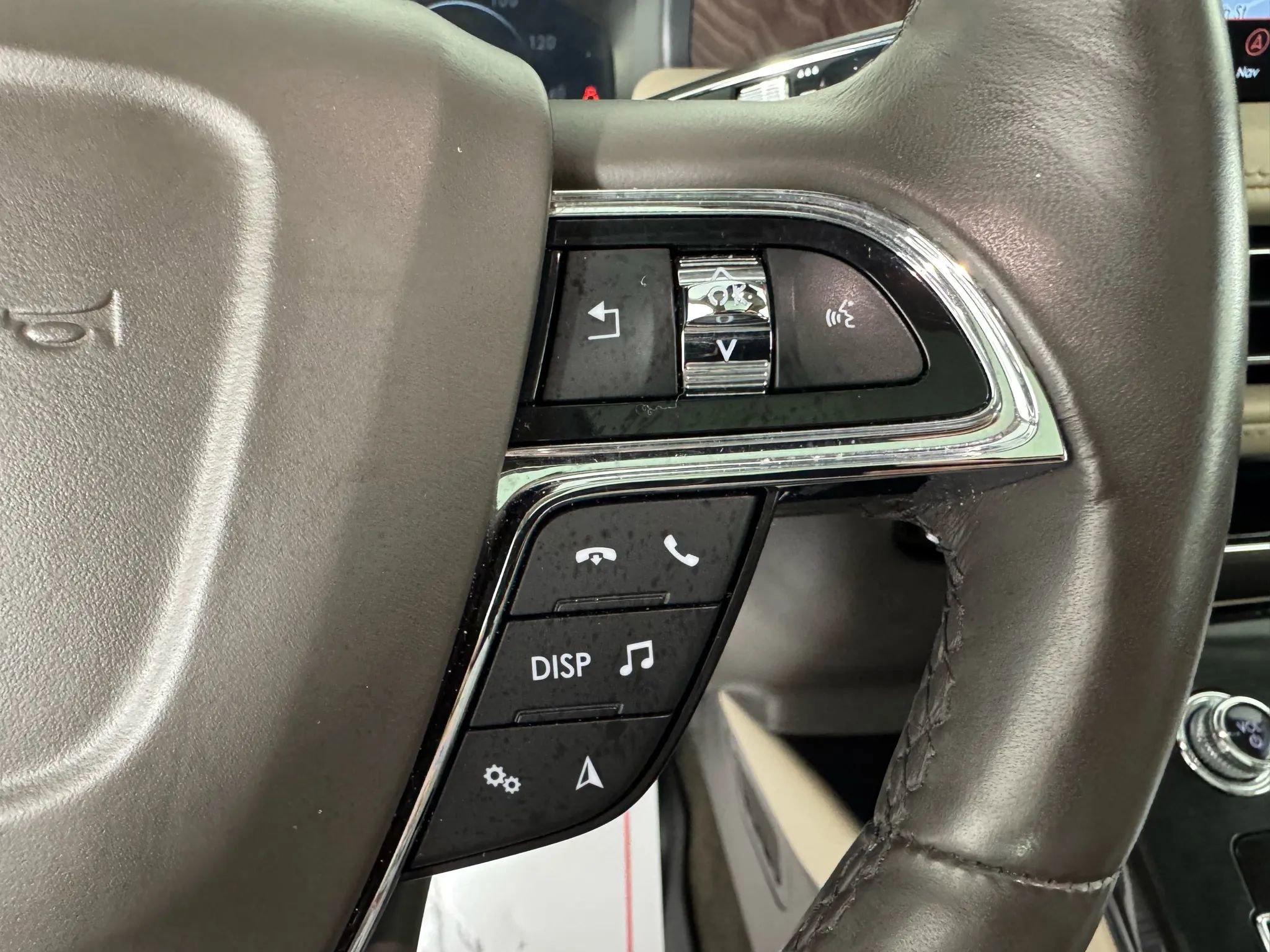 Used 2023 Lincoln Nautilus Reserve image 16