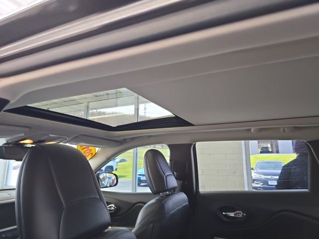 Used 2017 Jeep Cherokee Limited w/ Luxury Group image 12