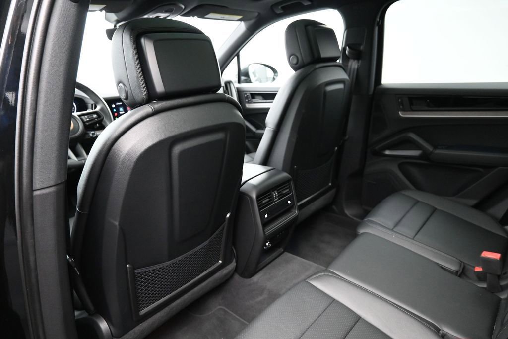 Certified 2025 Porsche Cayenne AWD/4WD image 8