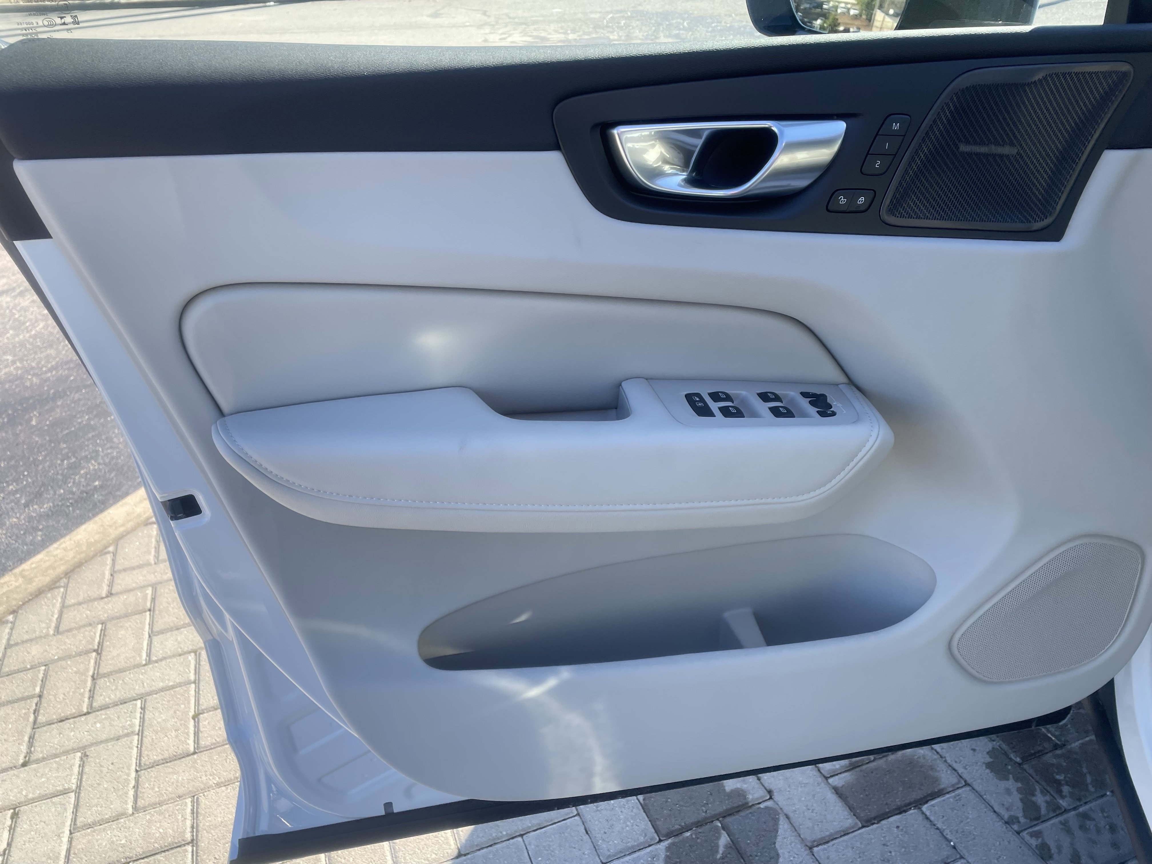 New 2026 Volvo XC60 B5 Ultra w/ Protection Package Premier image 14