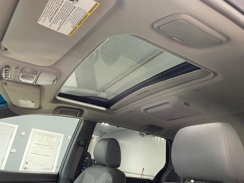Used 2008 Toyota Sienna XLE image 36
