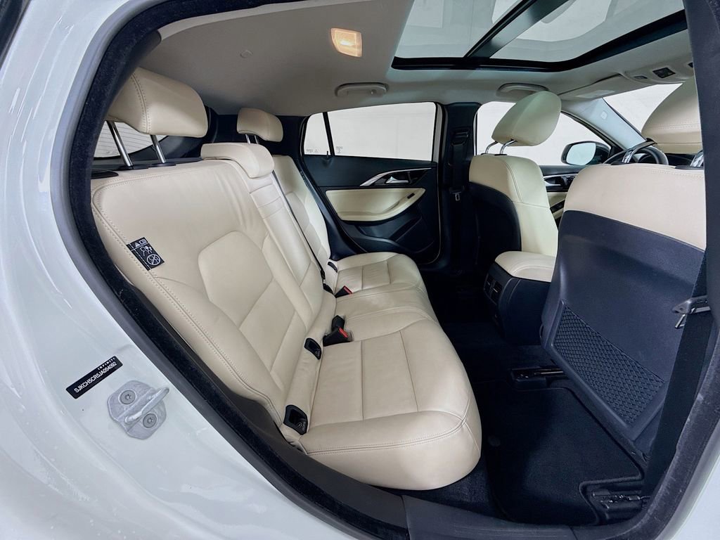 Used 2018 INFINITI QX30 Premium w/ Navigation Package image 35