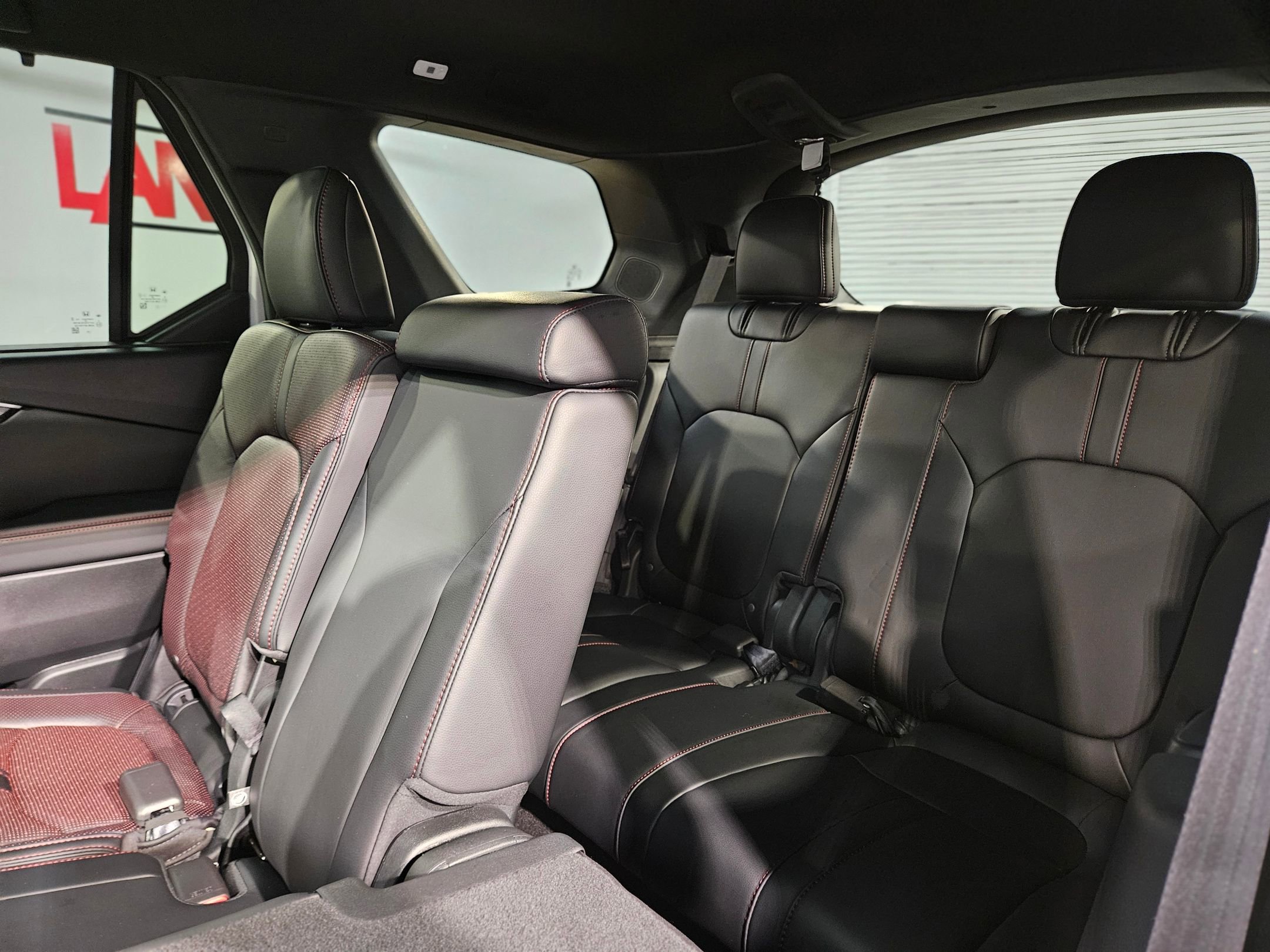 Used 2025 Honda Pilot Black Edition image 38