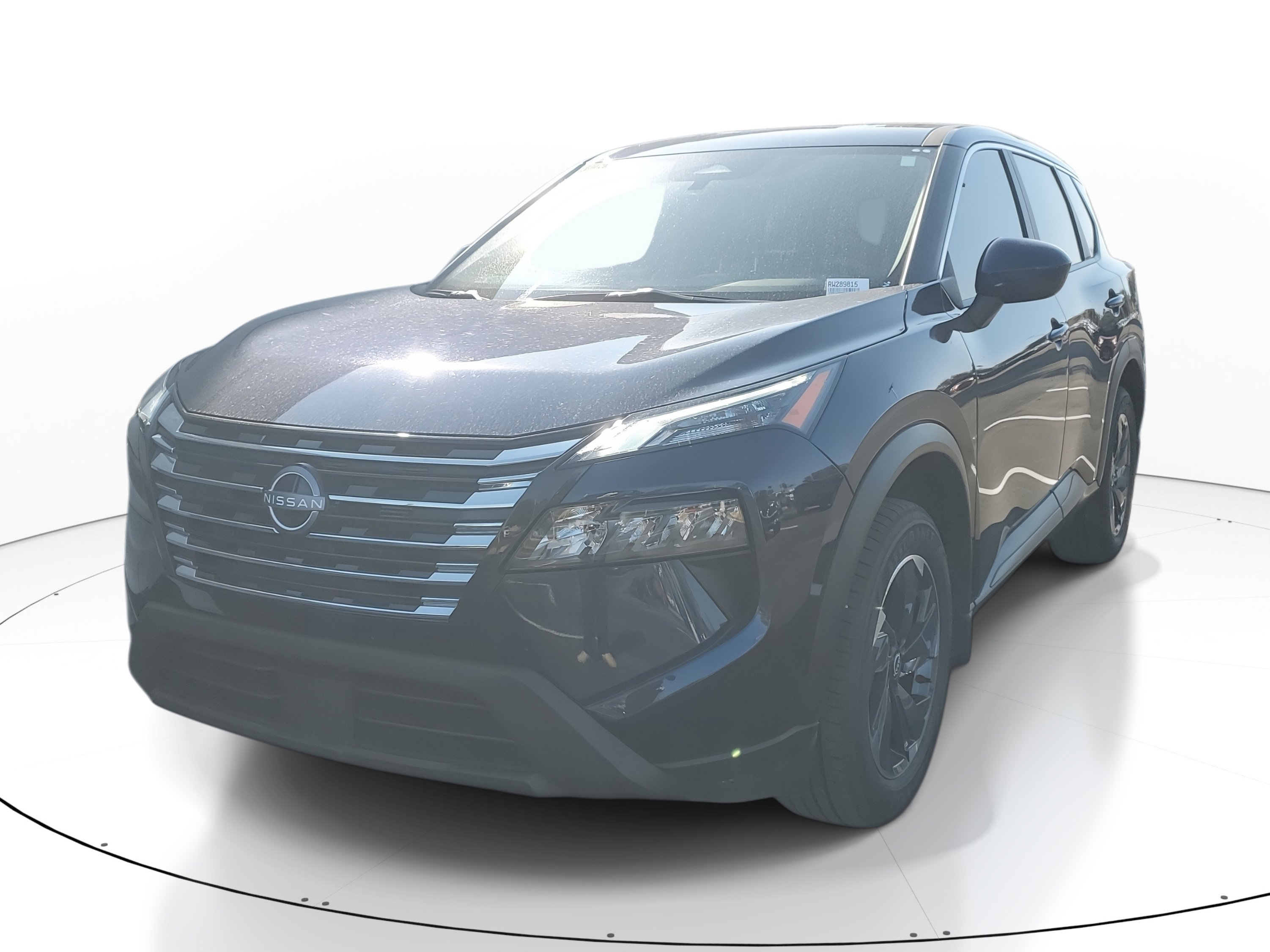 Used 2024 Nissan Rogue SV image 2