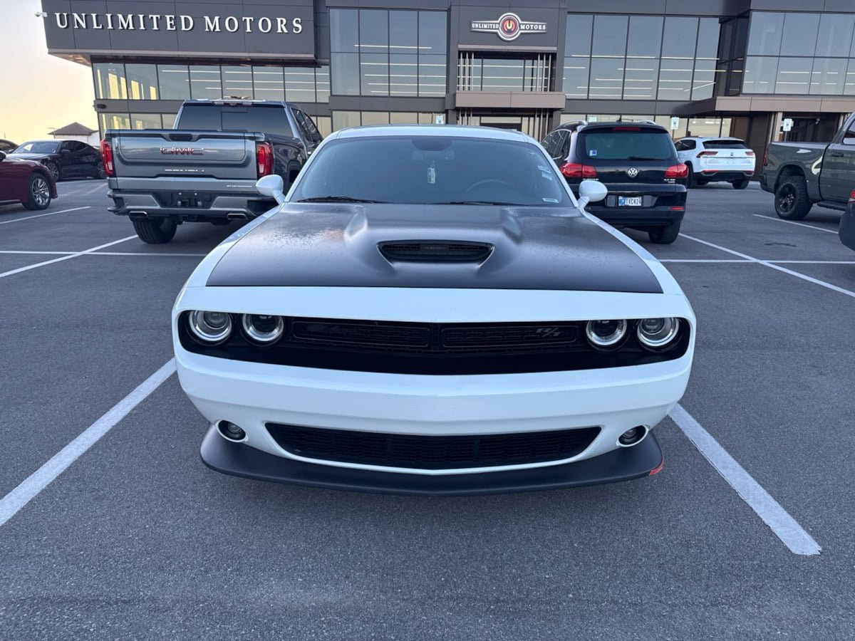 Used 2019 Dodge Challenger R/T w/ Blacktop Package RWD image 2