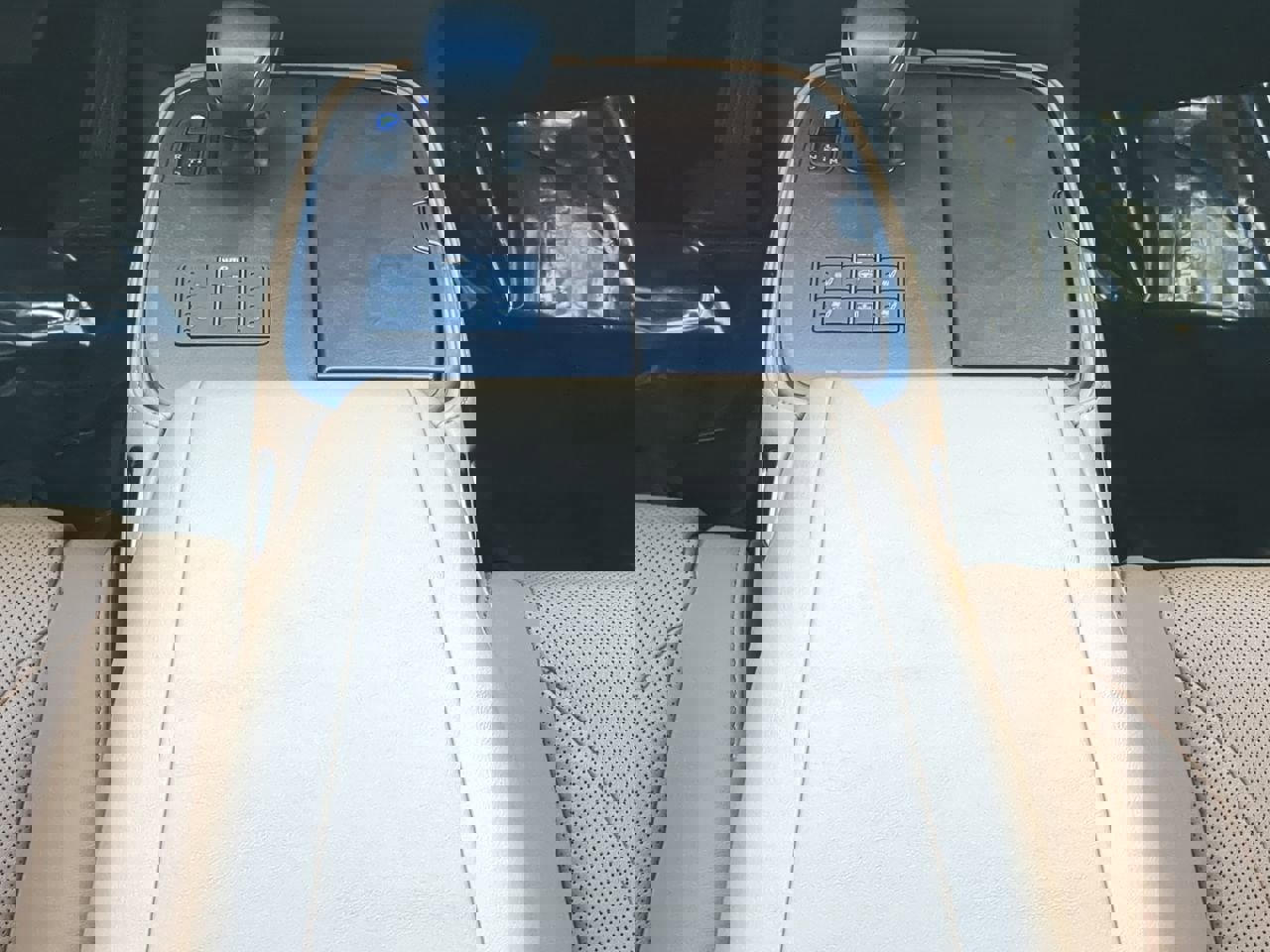 Used 2023 Lexus LS 500 w/ Accessory Package (Z2) image 19