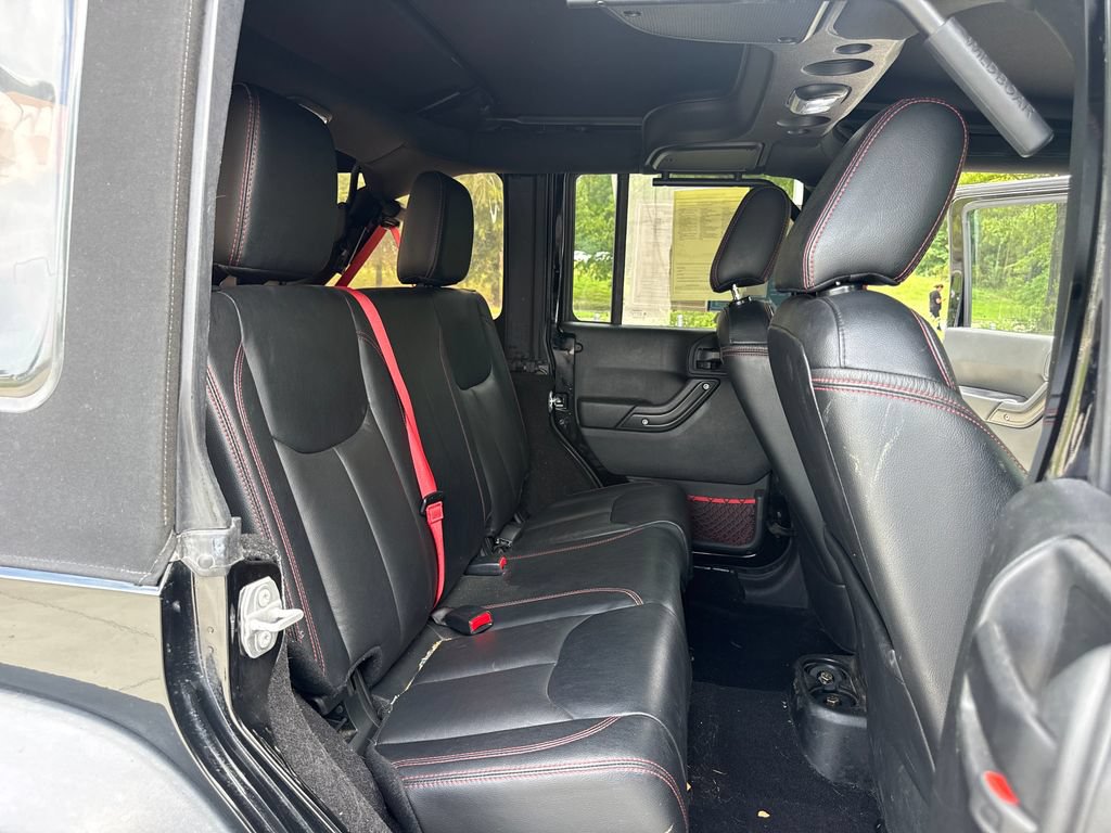 Used 2017 Jeep Wrangler Unlimited Rubicon AWD/4WD image 33