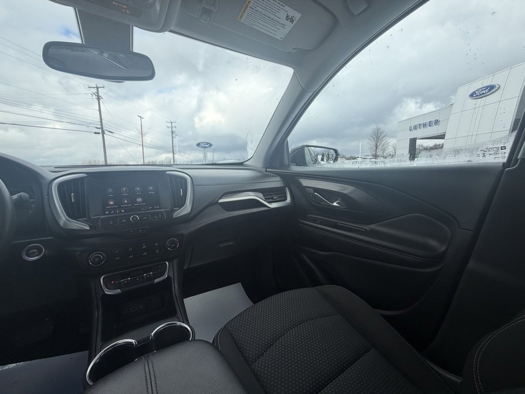 Used 2024 GMC Terrain SLE image 14