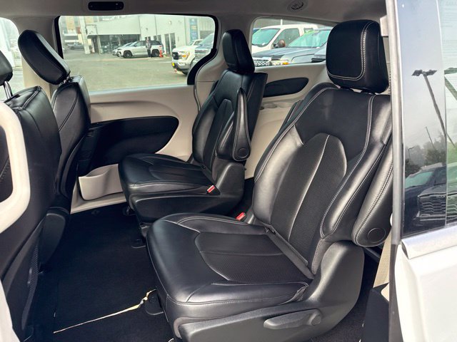 Used 2024 Chrysler Pacifica Limited FWD image 14