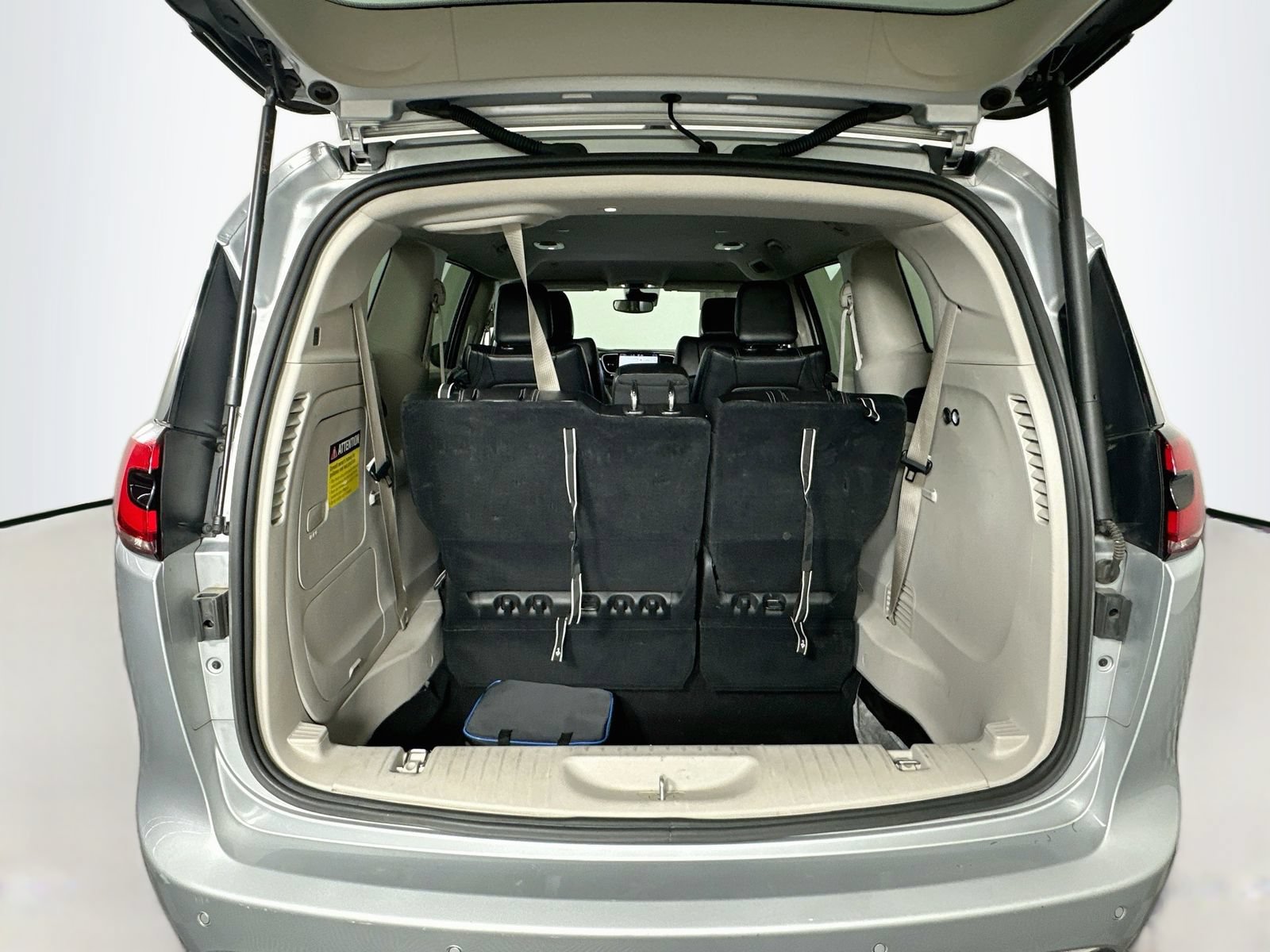Used 2023 Chrysler Pacifica Touring-L FWD image 26