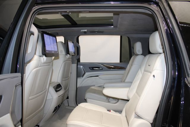 Used 2021 Cadillac Escalade ESV Sport Platinum image 9