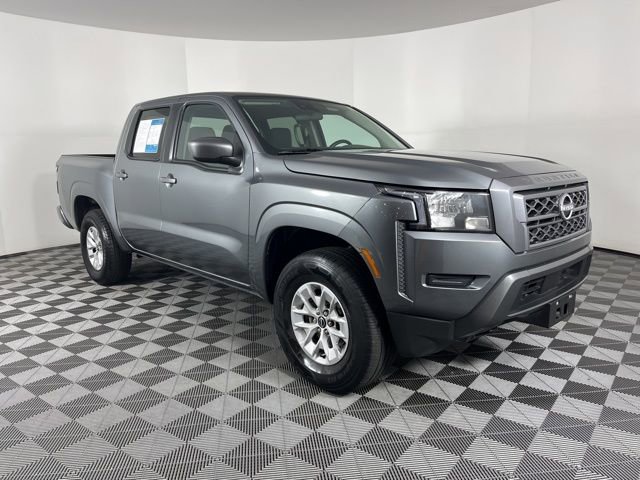 Used 2024 Nissan Frontier SV image 2