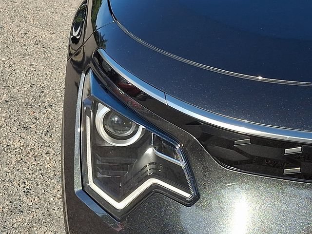 Certified 2024 Kia Niro Wind FWD image 11