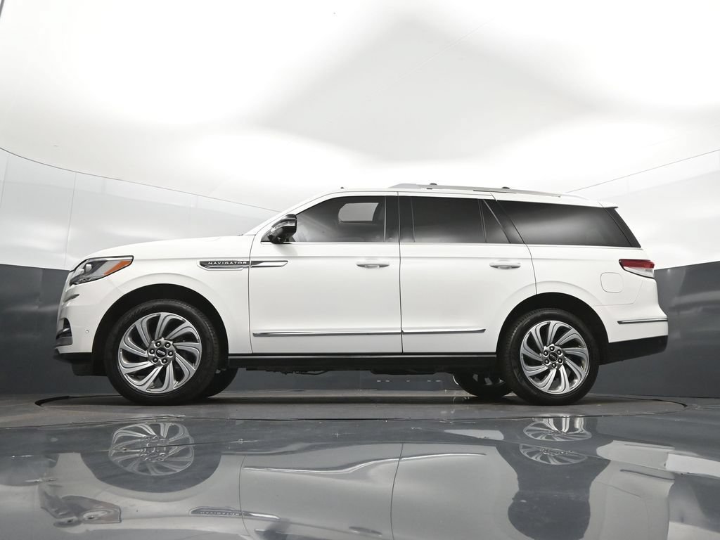 Used 2023 Lincoln Navigator Reserve AWD/4WD image 39