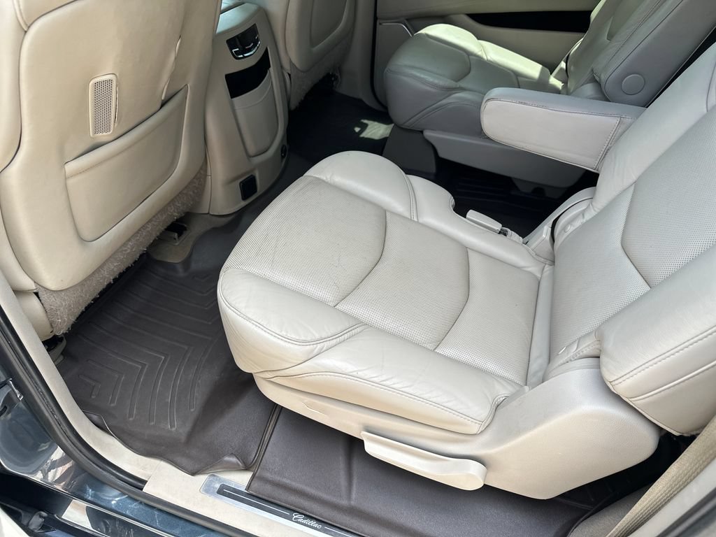 Used 2020 Cadillac Escalade ESV Luxury RWD image 36