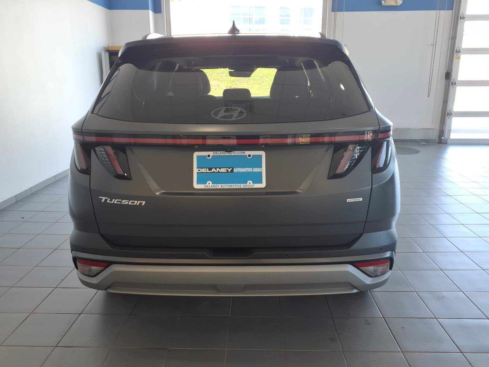 Certified 2025 Hyundai Tucson Limited AWD/4WD image 6