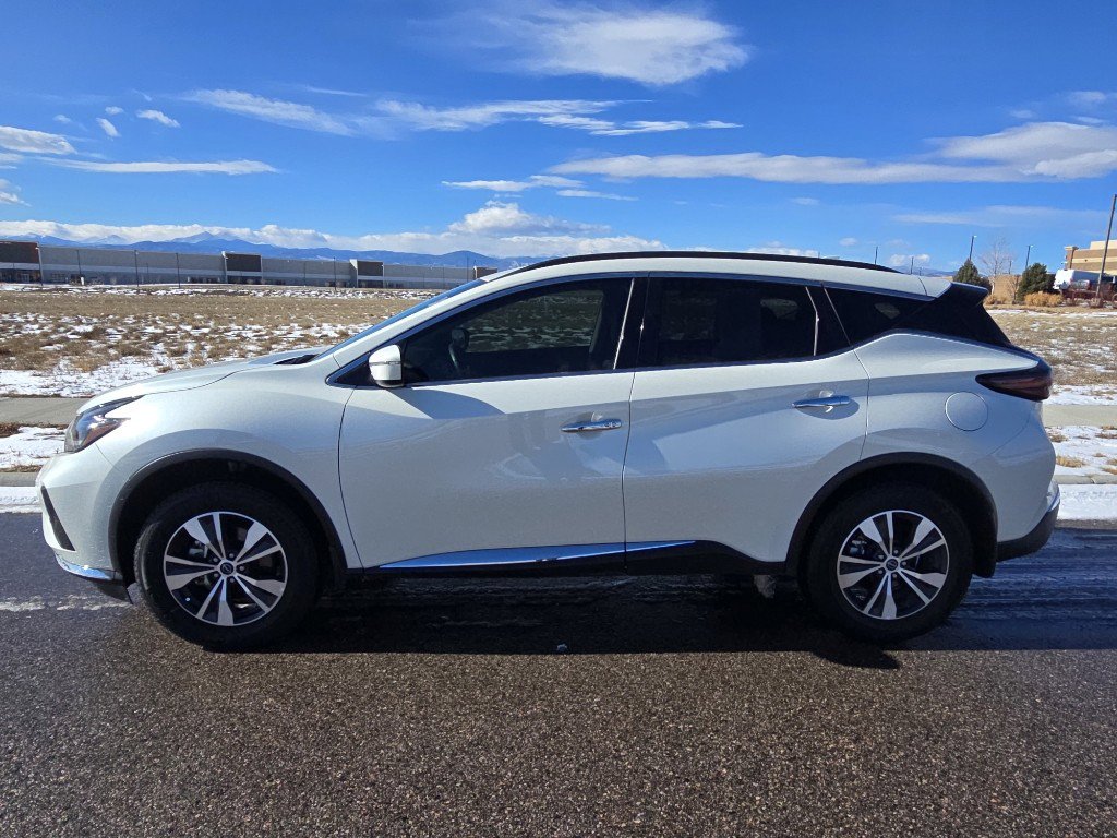 Used 2024 Nissan Murano SV image 2