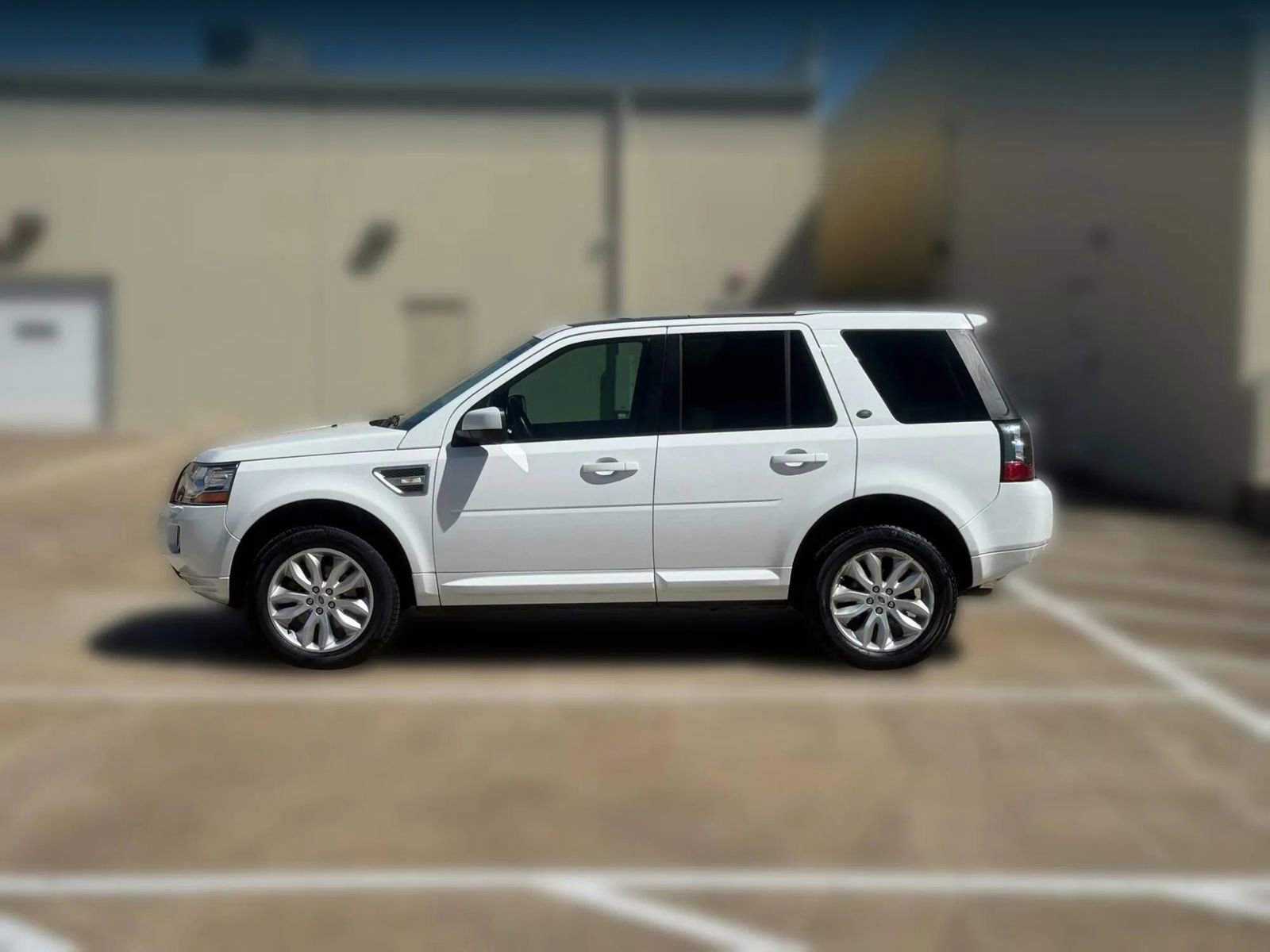 Used 2013 Land Rover LR2 HSE AWD/4WD image 5