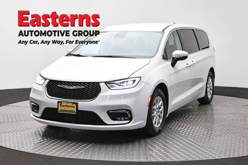 Used 2023 Chrysler Pacifica Touring-L