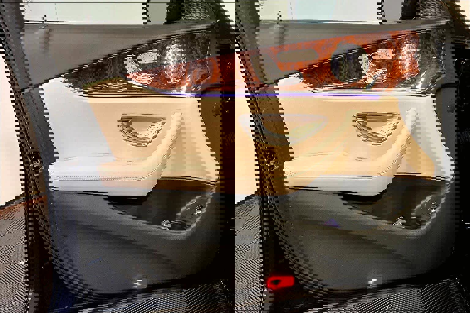 Used 2018 Mercedes-Benz E 400 4MATIC Sedan image 22