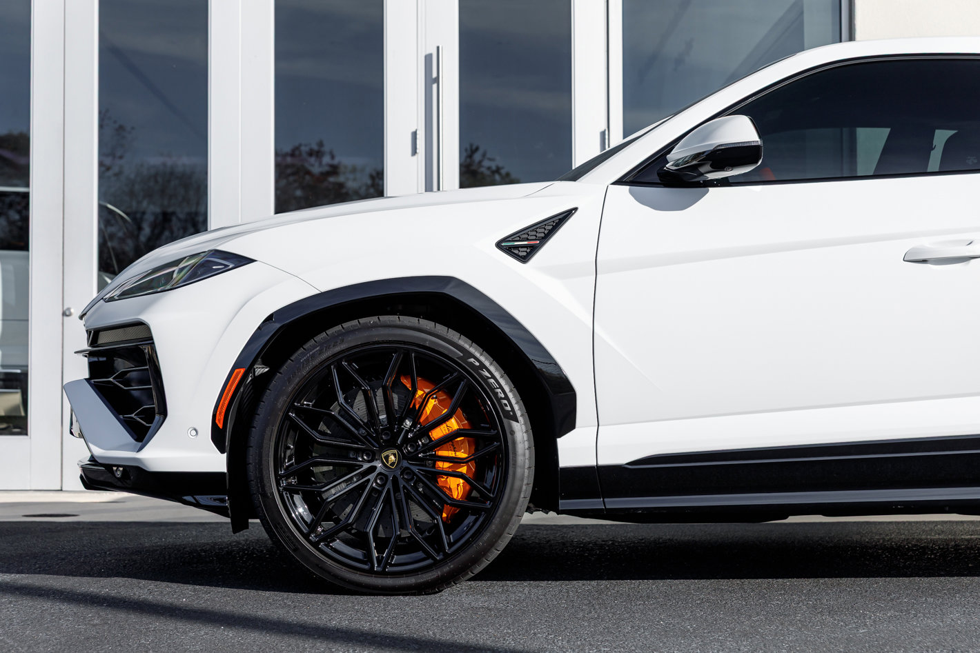 Used 2025 Lamborghini Urus SE image 10