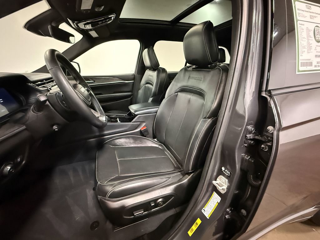 Used 2024 Jeep Grand Cherokee Overland AWD/4WD image 12