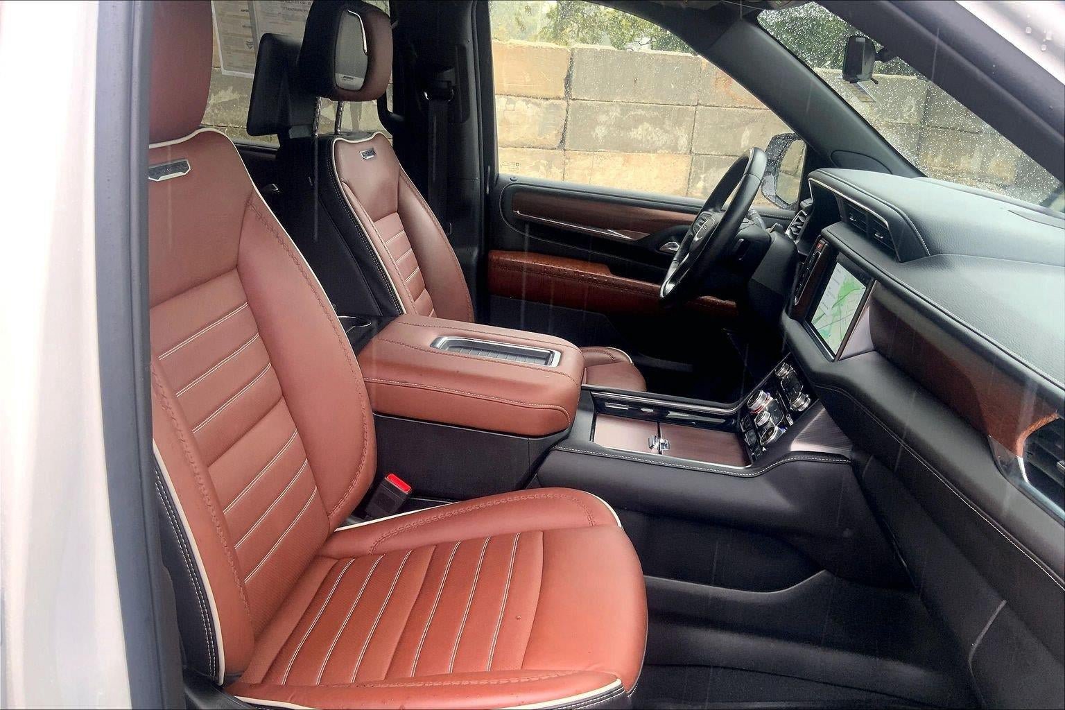 Used 2023 GMC Yukon XL Denali Ultimate AWD/4WD image 7