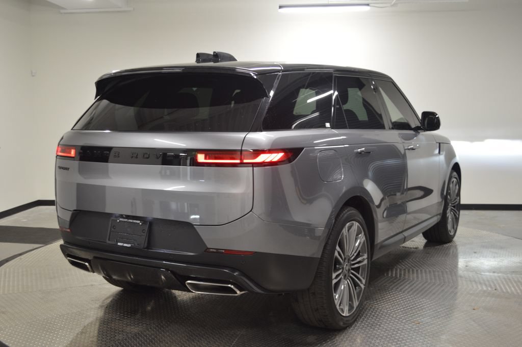 Used 2025 Land Rover Range Rover Sport SE AWD/4WD image 5