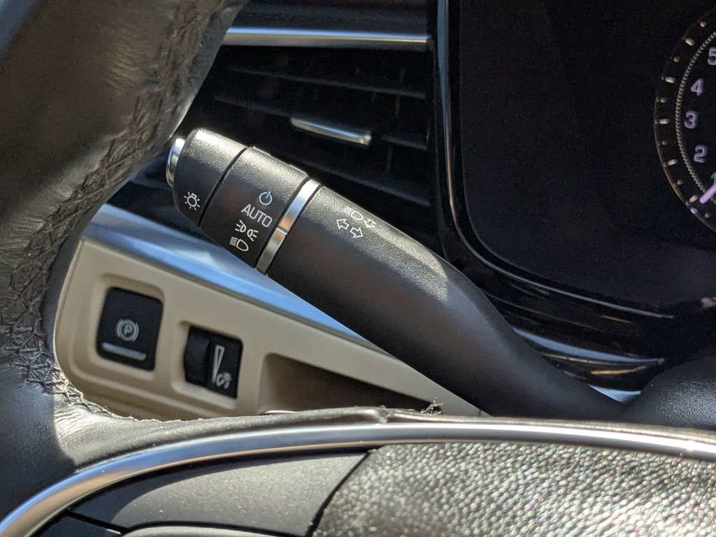 Used 2018 Cadillac XT5 FWD image 25