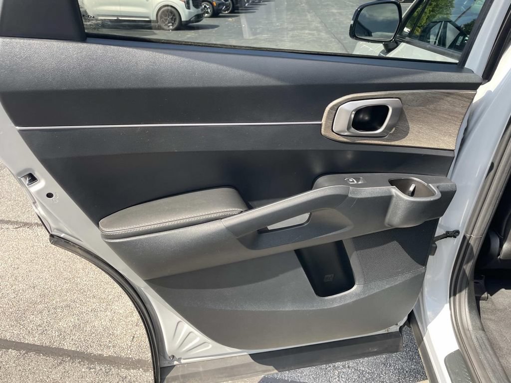 Used 2022 Kia Sorento S w/ Panoramic Sunroof Package AWD/4WD image 15