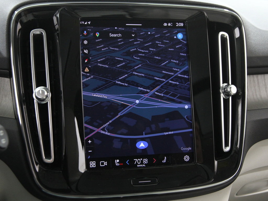 Used 2023 Volvo XC40 B5 Plus w/ Driver Assist Package image 10